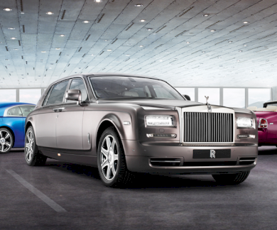 ROLLS-ROYCE NAMES ITS FIRST SUV AFTER A DIAMOND